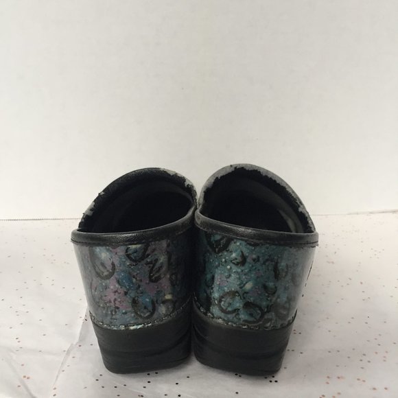 Dansko Blue Gray Patent Patterned Clog - Size 39 - Picture 4 of 8